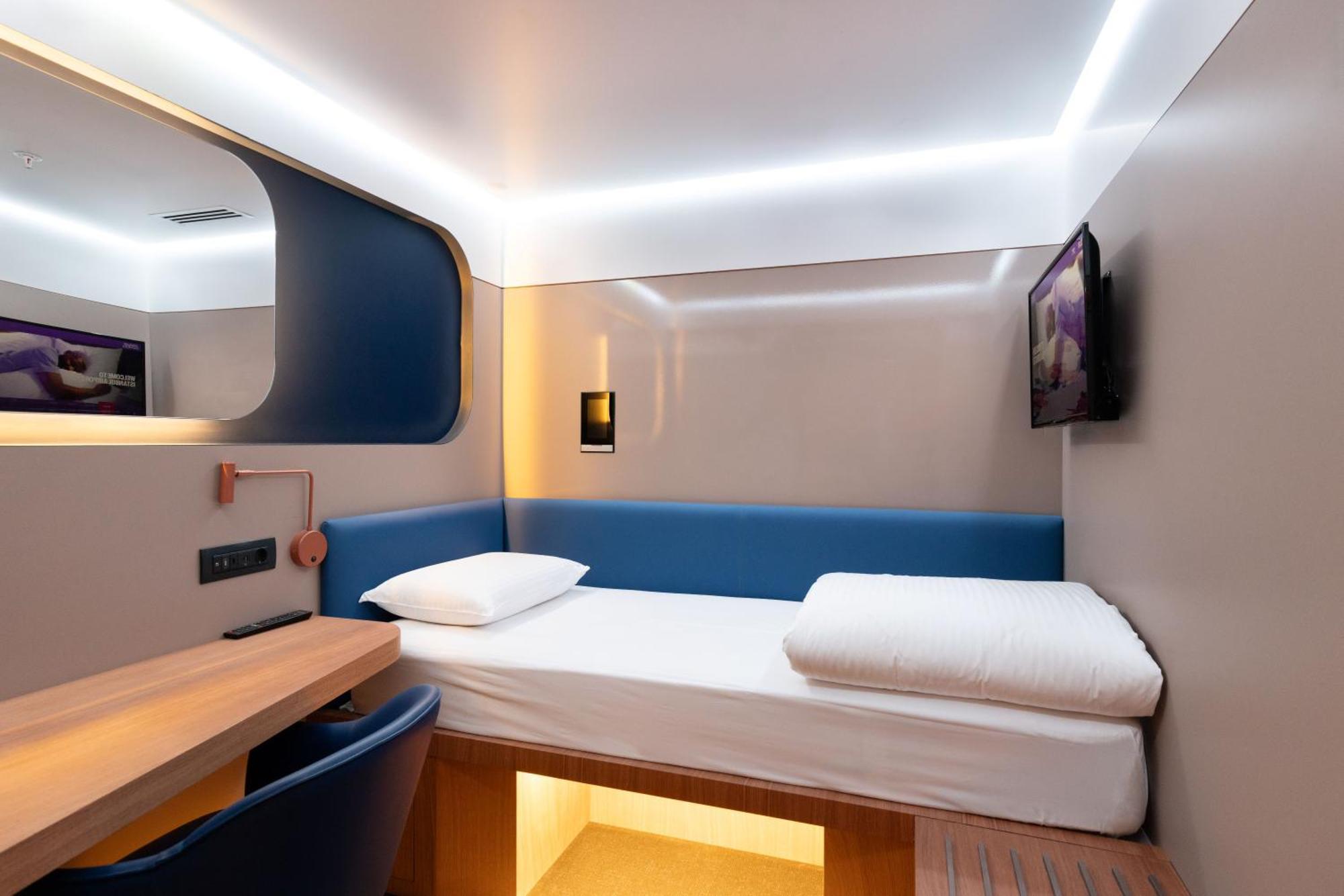 Yotelair Airport, Duty Free - International Transit Area Hotel Istanboel